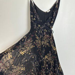 Wilfred (Aritzia) Beaune Dress in Black and Floral Pattern